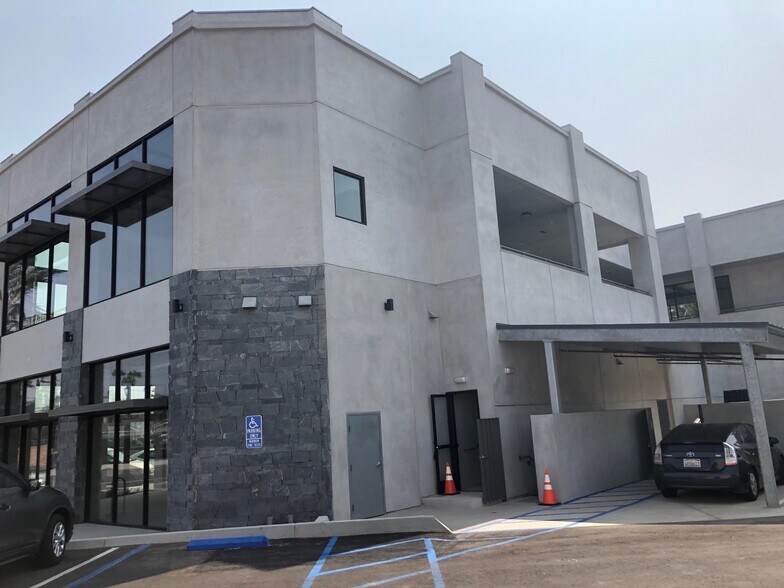 More Photos Of 401 Main St, Huntington Beach Storefront Retail Office For Lease