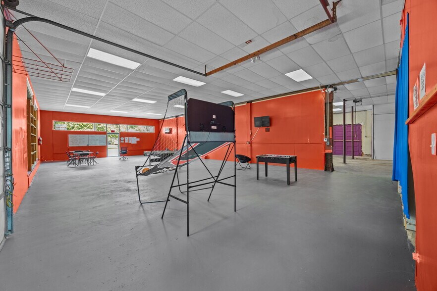 More Photos Of 4096 West Ave, Ayden General Retail For Sale