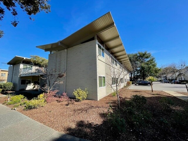 More Photos Of 885 N San Antonio Rd, Los Altos Office For Lease