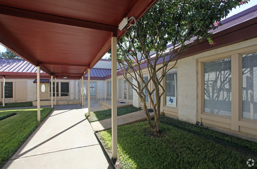 More Photos Of 2761 E Trinity Mills Rd, Carrollton Unknown For Lease