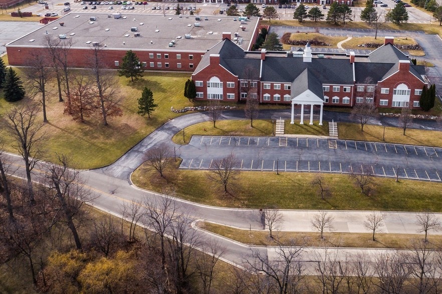 Primary Photo Of 3300 University Dr, Auburn Hills Office For Lease
