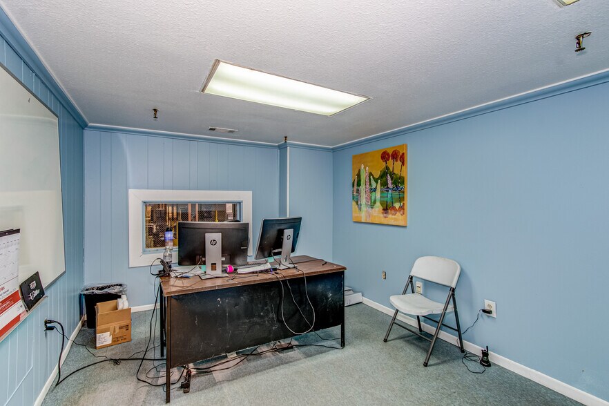 More Photos Of 14 Pine House Rd, Trenton Warehouse For Sale