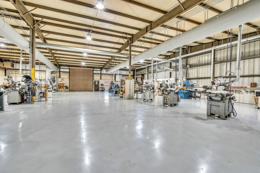 More Photos Of 106 Tennsco Dr, Dickson Warehouse For Sale