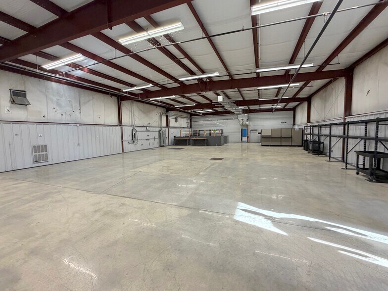 More Photos Of 706 Anchors St NW, Fort Walton Beach Warehouse For Lease