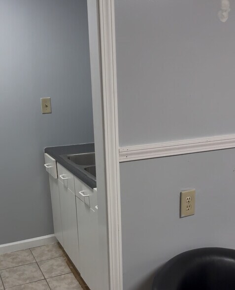 More Photos Of 737 Main St, Stone Mountain Office For Lease