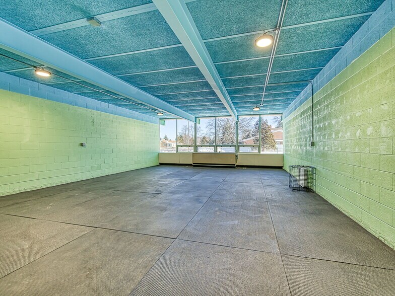 More Photos Of 2400 N Dixie Hwy, Monroe Serviced Offices For Sale