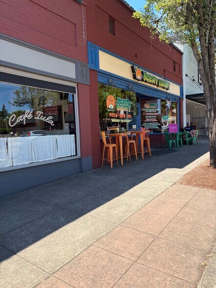 More Photos Of 155 Main St W, Monmouth Storefront For Lease