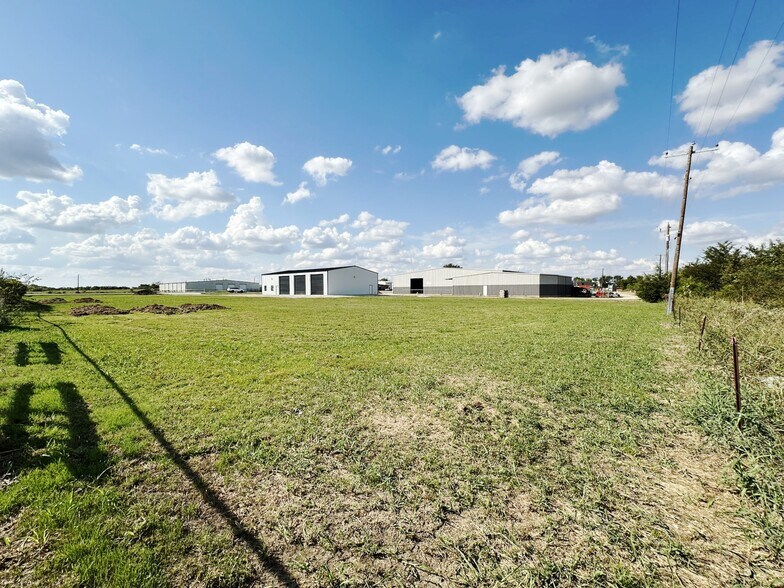 More Photos Of 1704 Westair, Gainesville Warehouse For Lease