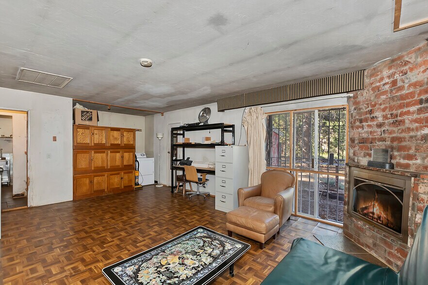 More Photos Of 39167 Rim of the world Dr, Fawnskin Restaurant For Sale