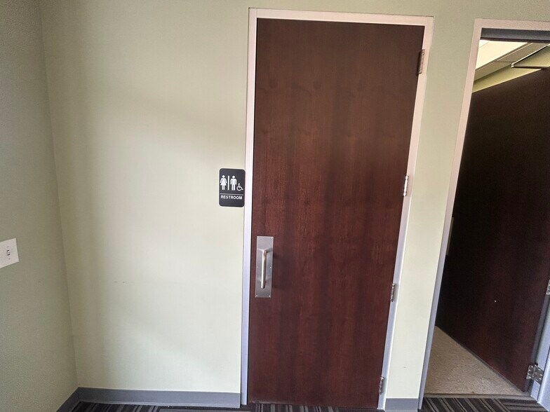 More Photos Of 826 N Martin Luther King Jr Dr, Jackson Freestanding For Sale