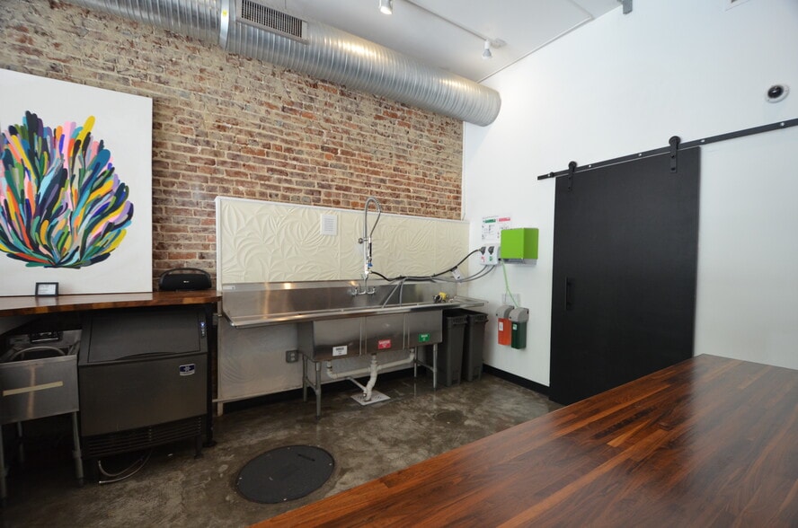 More Photos Of 515 S Elm St, Greensboro Storefront Retail Office For Lease