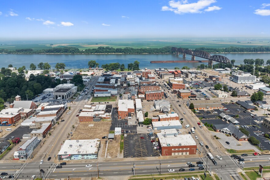 More Photos Of 120 N Elm St, Henderson Storefront Retail Residential For Sale