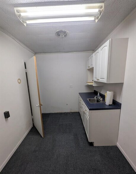 More Photos Of 533 W Main St, Princeville General Retail For Sale
