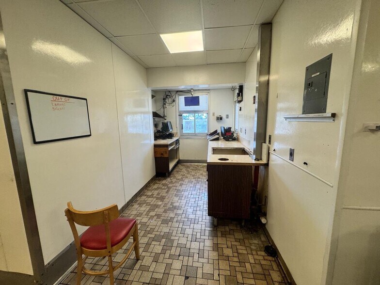 More Photos Of 1285 N High St, Hillsboro Restaurant For Sale