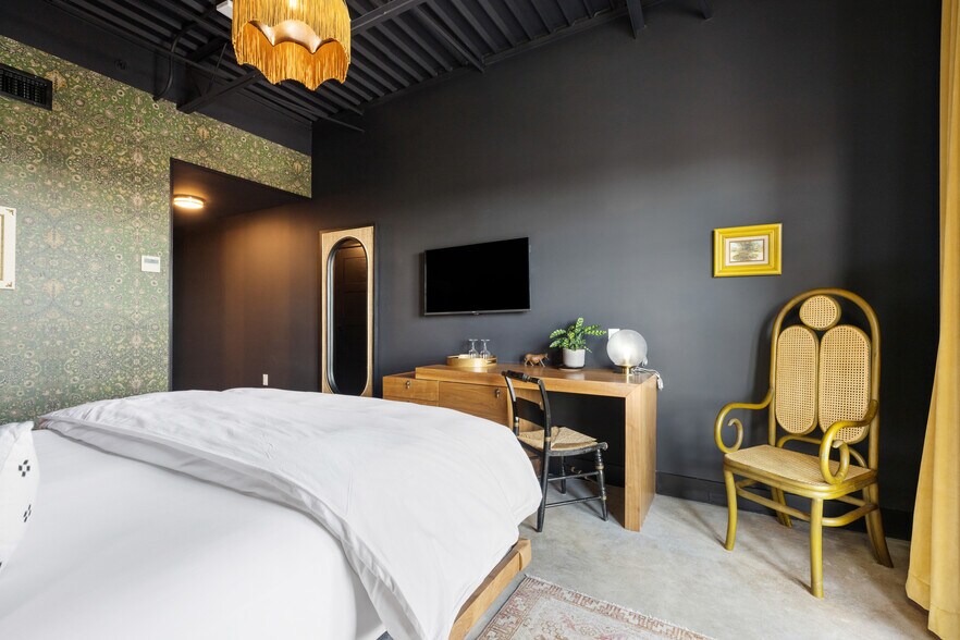 More Photos Of 1123 E 11th St, Austin Hotel For Sale