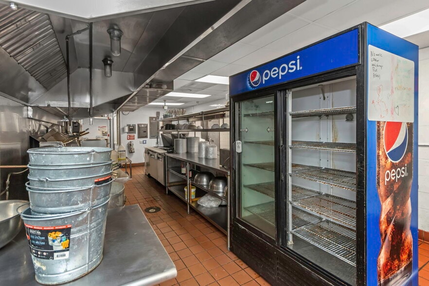 More Photos Of 2901 Tyrone Blvd, Saint Petersburg Restaurant For Sale