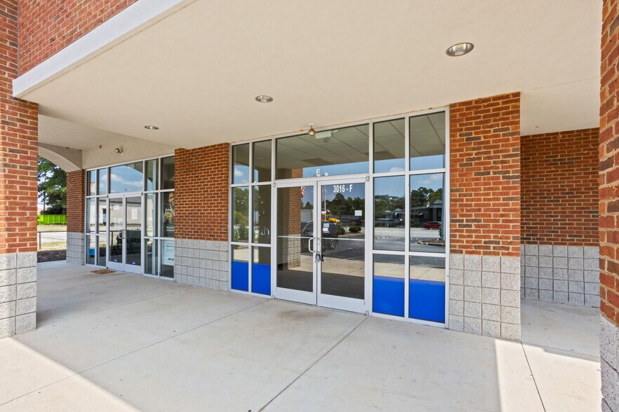 More Photos Of 3016 N Main St, Anderson Storefront Retail Office For Lease