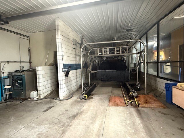 More Photos Of 2415 Maple Ave, Zanesville Carwash For Sale