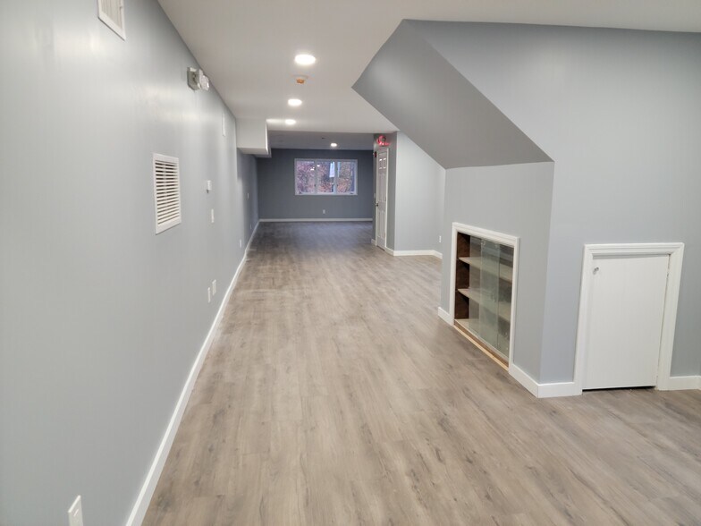 More Photos Of 110 W Crooked Hill Rd, Pearl River Office For Lease