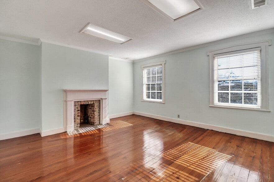 More Photos Of 120-124 W Liberty St, Savannah Office Residential For Sale