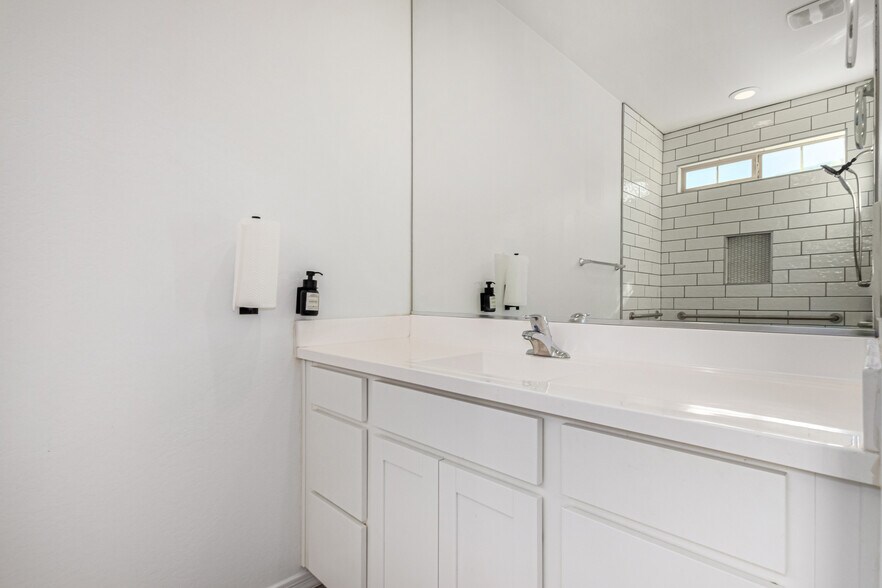 More Photos Of 10838 W San Juan Ave, Phoenix Healthcare For Sale