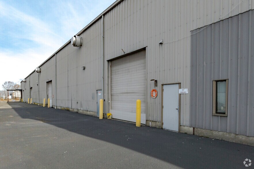 More Photos Of 500 Lordship Blvd, Stratford Manufacturing For Lease