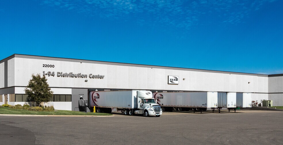 More Photos Of 22000 Industrial Blvd, Rogers Distribution For Lease