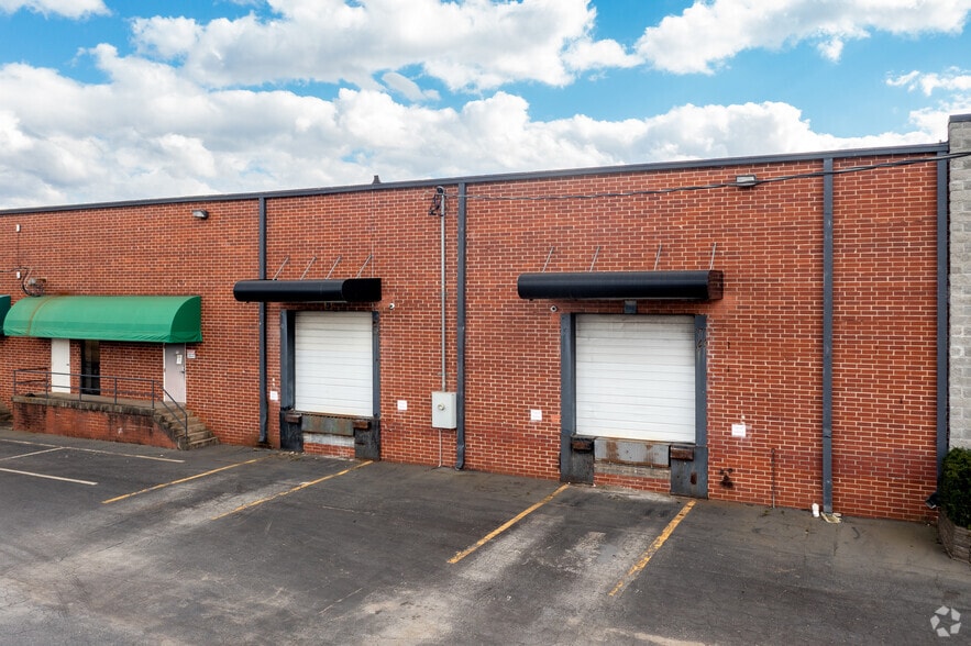 More Photos Of 3021 Olympic Industrial Dr SE, Smyrna Warehouse For Lease