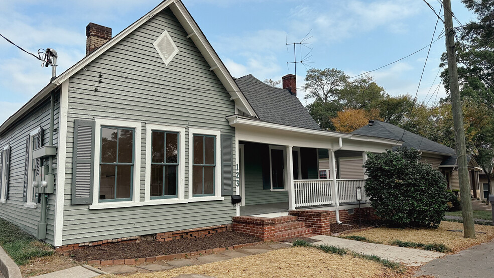 Primary Photo Of 123 Leake St, Cartersville Office Residential For Lease