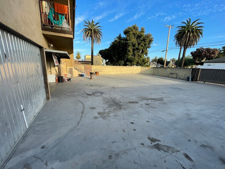 More Photos Of 800 W Willow St, Long Beach Storefront For Lease