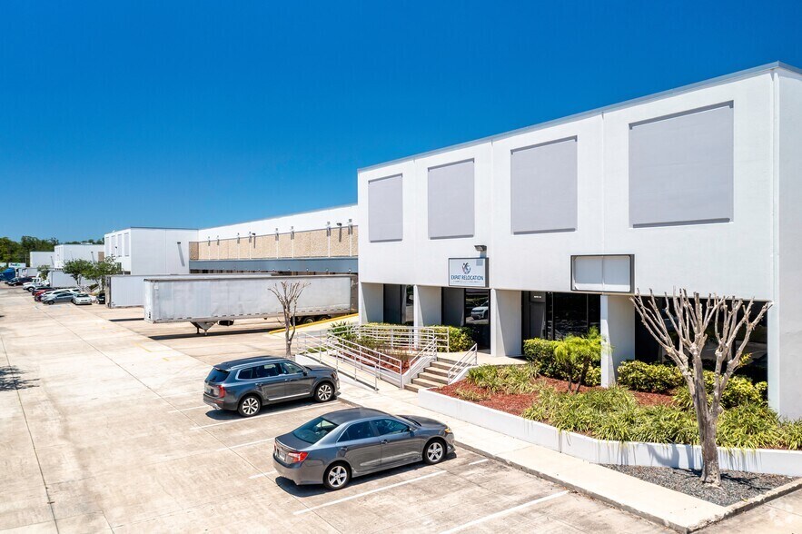 More Photos Of 2901 Titan Row, Orlando Warehouse For Lease