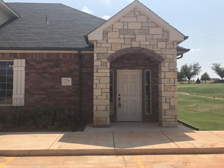 More Photos Of 17236 N May Ave, Edmond Office For Sale