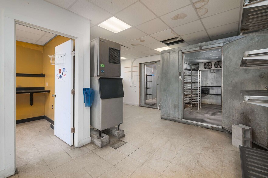 More Photos Of 57-59 State Rd, Kittery Medical For Sale