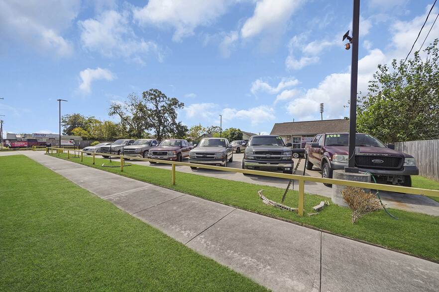 Primary Photo Of 811 N Main St, Baytown Auto Dealership For Sale