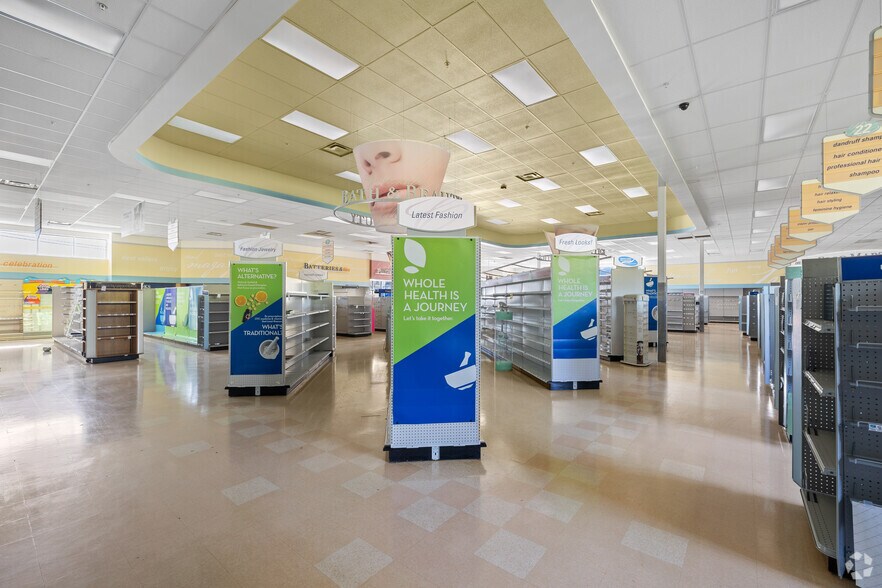 More Photos Of 645 Foxon Rd, East Haven Storefront For Lease