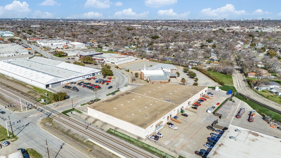 More Photos Of 13908-13910 Distribution Way, Farmers Branch Distribution For Lease