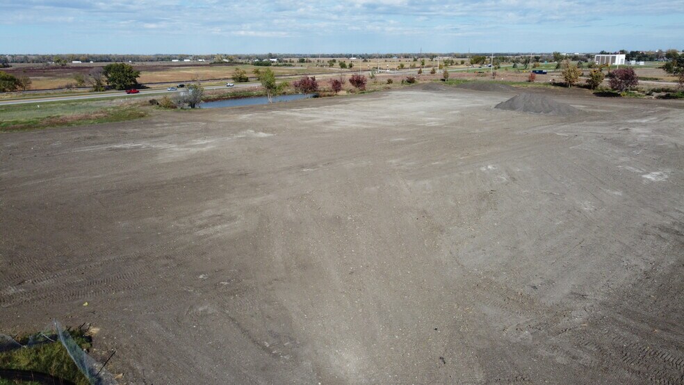 More Photos Of 7201 N 98th St, Lincoln Land For Sale