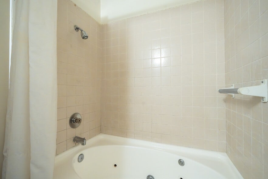 More Photos Of 9515 Folsom Blvd, Sacramento Hotel For Sale
