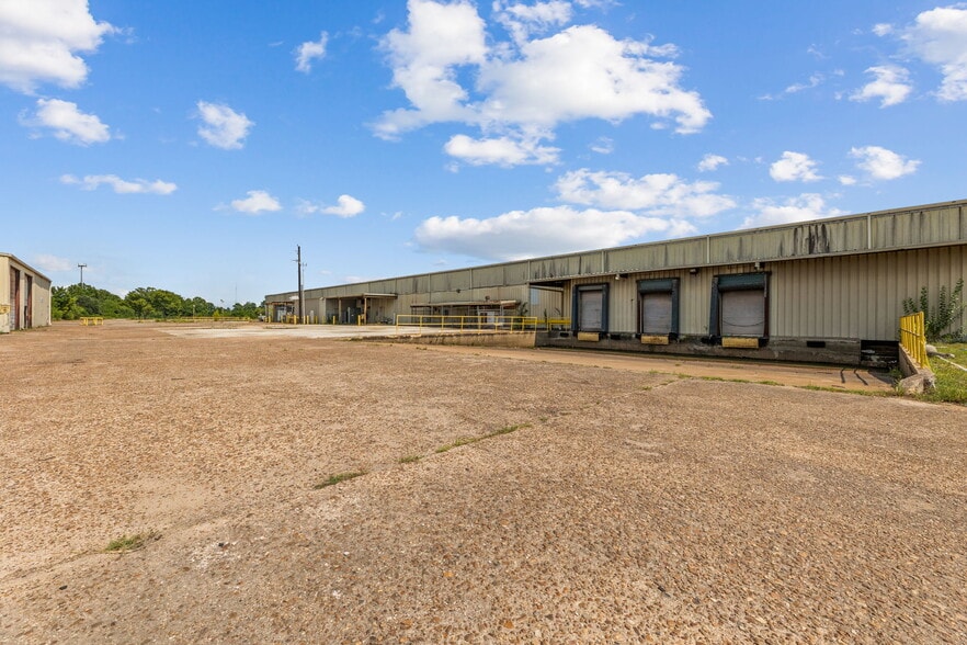 More Photos Of 12800 Aldine Westfield Rd, Houston Manufacturing For Lease