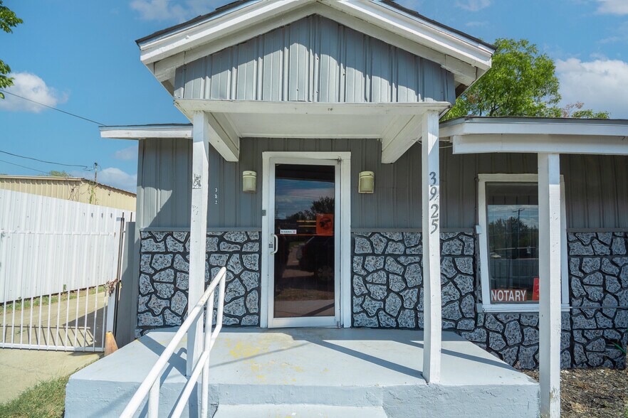 3925 Mansfield Hwy, Forest Hill, TX 76119 Freestanding For Sale