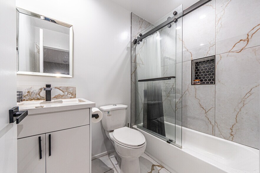 More Photos Of 2223 S Highland Ave, Los Angeles Apartments For Sale