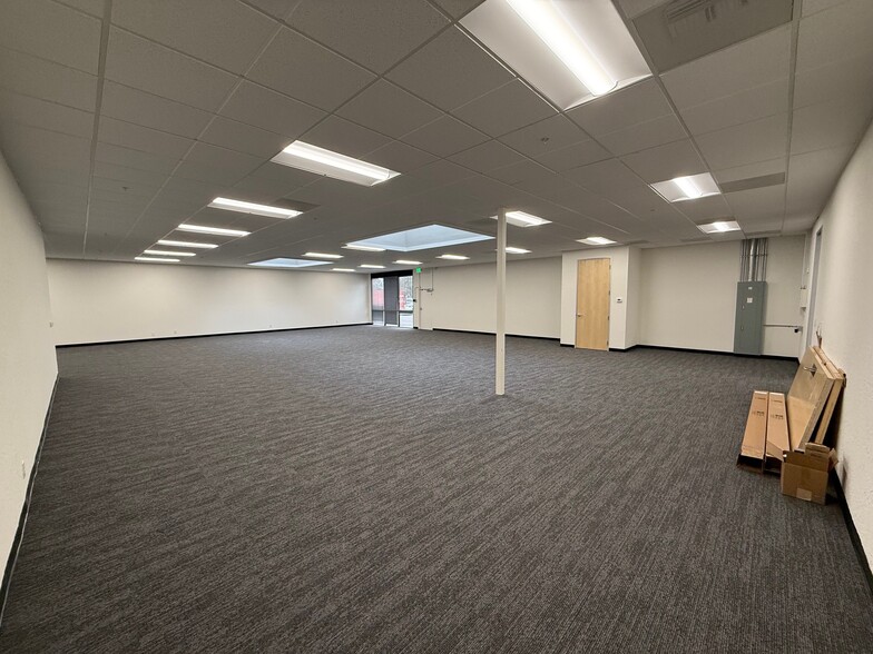 More Photos Of 425 Lakeside Dr, Sunnyvale Research And Development For Lease