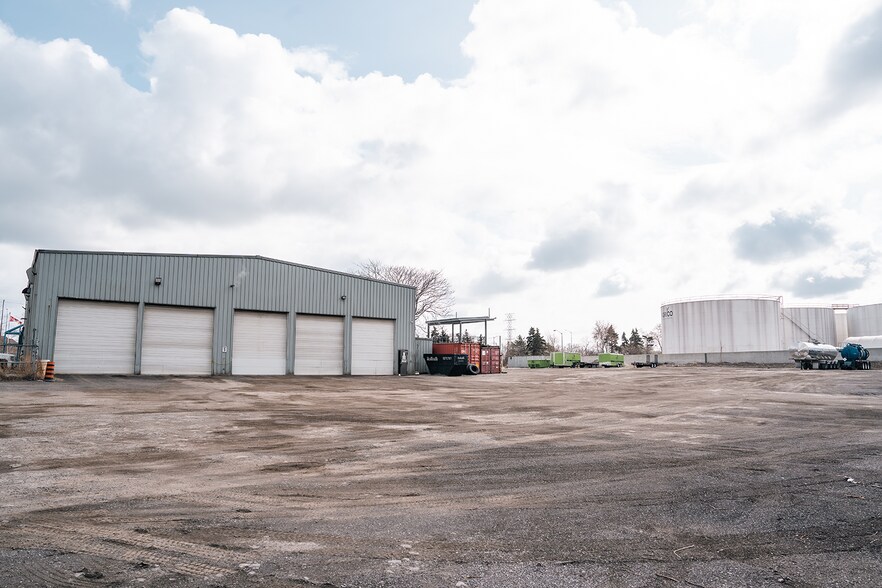 More Photos Of 200 Eastport Blvd, Hamilton Warehouse For Lease