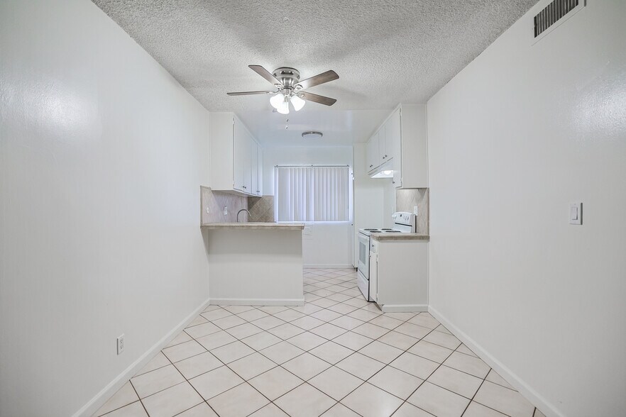 More Photos Of 6121 Woodman Ave, Van Nuys Apartments For Sale