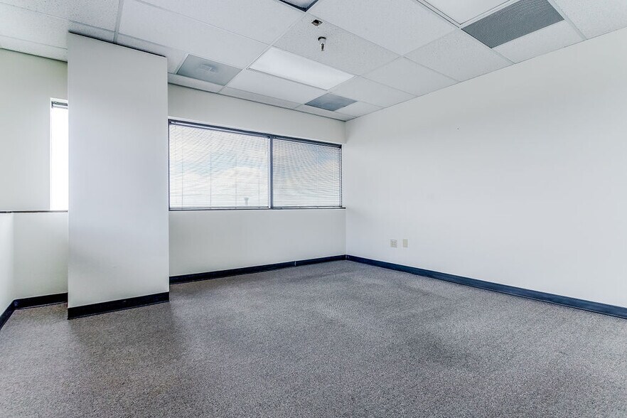 More Photos Of 2350 Valley View Ln, Dallas Loft Creative Space For Lease