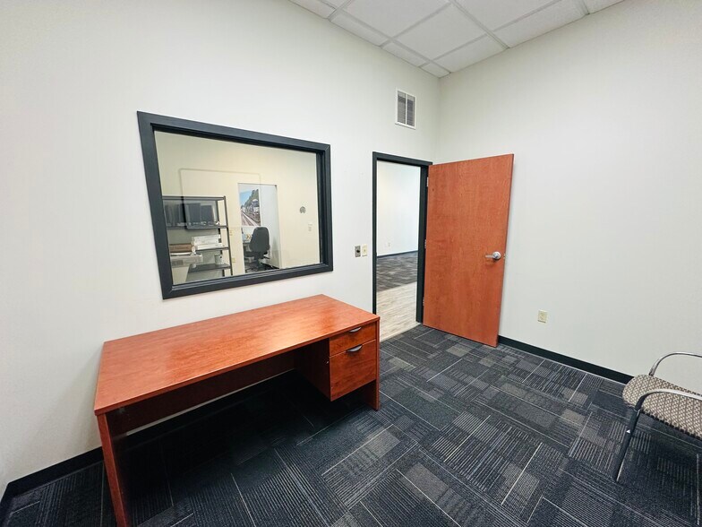 More Photos Of 12276 San Jose Blvd, Jacksonville Coworking Space