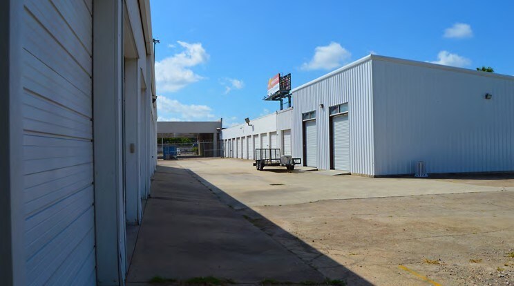 Primary Photo Of 7300 Southwest Fwy, Houston Freestanding For Lease