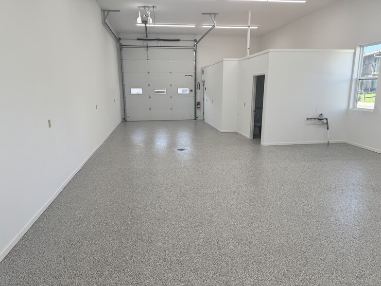 More Photos Of 6580 Lake Rd, Windsor Warehouse For Sale
