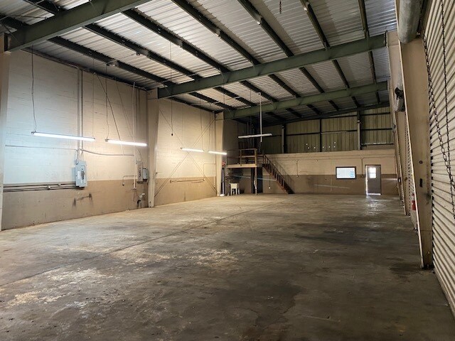 More Photos Of 12477 66th Street North, Largo Auto Repair For Lease