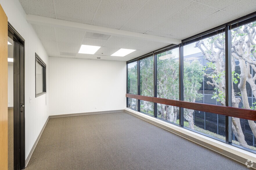 More Photos Of 350 S Crenshaw Blvd, Torrance Unknown For Lease